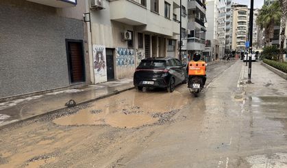 İzmir Alsancak esnafı uzun süren altyapı çalışmalarına tepkili