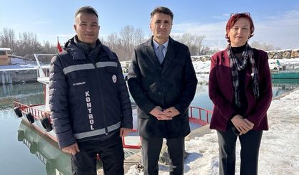 Van'da balıkçılar dondurucu soğukta da av mesaisinde
