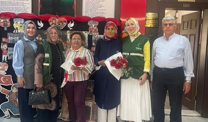 Antalya Yeşilay Şubesi şehit eşi ve annelerine Anneler Günü ziyareti gerçekleştirdi