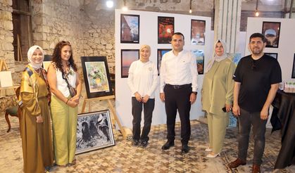 Finike Kaymakamı Çelik, lise öğrencilerinin resim sergisini açtı