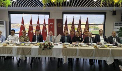 Vali Serdengeçti Osmaniye'de Basın Mensupları ile bir araya geldi