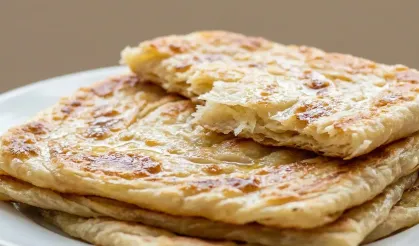 Fırına Gerek Yok! Tavada Tereyağlı Tel Tel Ayrılan Katmer Tarifi