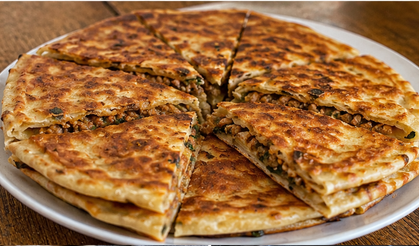 Kat kat hazırlanıyor, tavada pişiyor! Geleneksel gömme tarifi