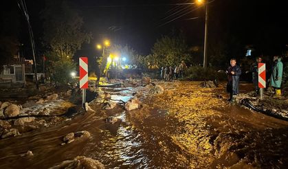 Demre'de sağanak hayatı olumsuz etkiliyor