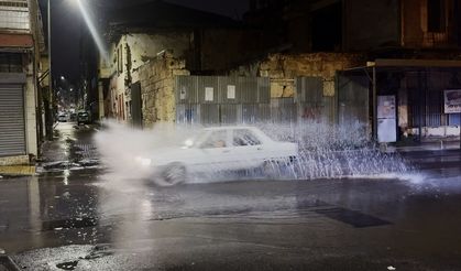 Mersin'de sağanak su baskınlarına neden oldu
