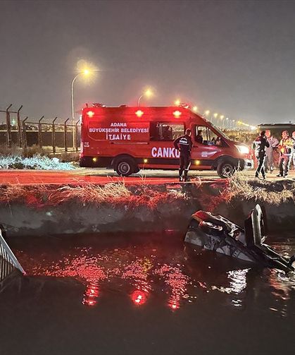 Adana'da sulama kanalına düşen otomobildeki 4 kişi yaralandı