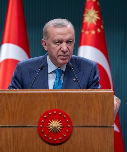 Erdoğan’dan Sanatçılara ve Akademisyenlere Kutlama!