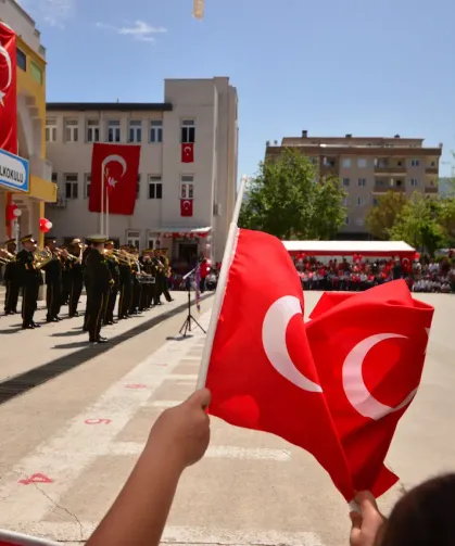 23 Nisan’da Hangi Kurumlar Kapalı? Okulların Durumu Netleşti