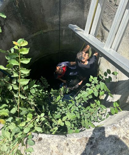 Hatay'da kuyuya düşen adamı itfaiye kurtardı