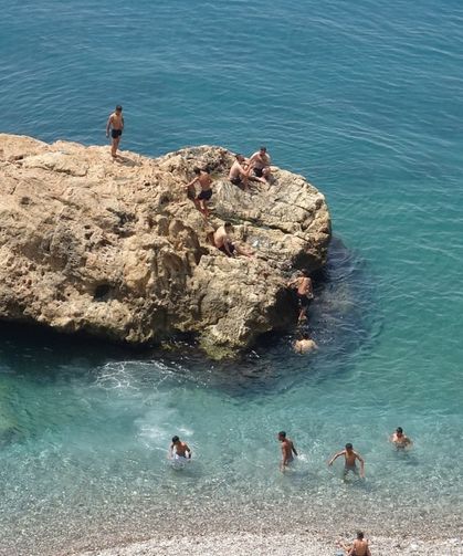 Hava Sıcak, Deniz Serin Tatilciler Mutlu
