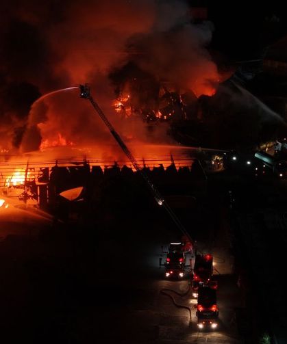 Çekmeköy’de Sünger Fabrikası Yandı
