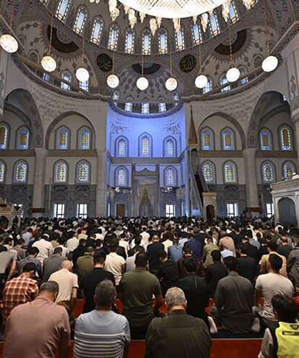 Cuma Namazı Kaçta Başlar, Ne Zaman Biter?