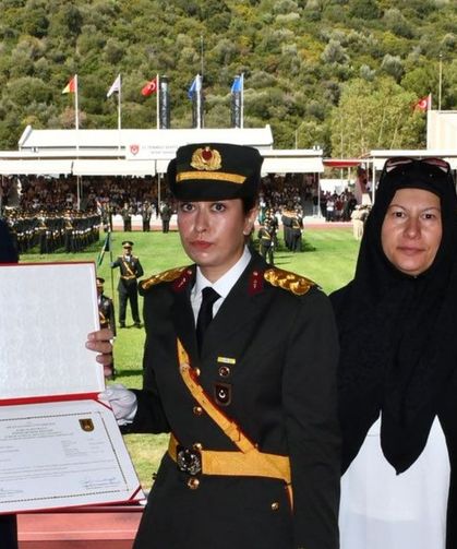 Ömer Halisdemir’in Kızı Elif Nur Teğmen Oldu