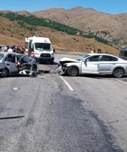 Erzincan-Sivas Karayolunda Feci Kaza 3 Ölü, 6 Yaralı