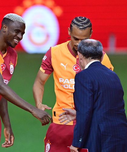 Galatasaray'da Tarihi Anlar Osimhen ve Sane İmzaladı