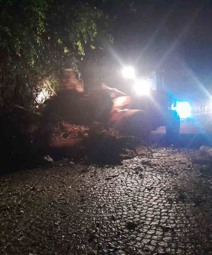 Rize’de Heyelan Yaylacılar Mahsur Kaldı