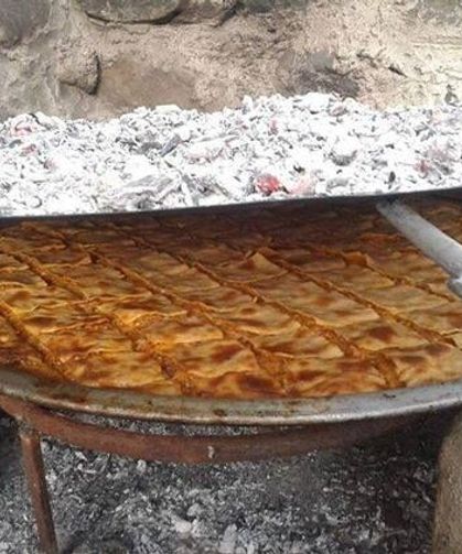 Osmaniye'nin Meşhur Etli Kömbesi Damak Çatlatıyor