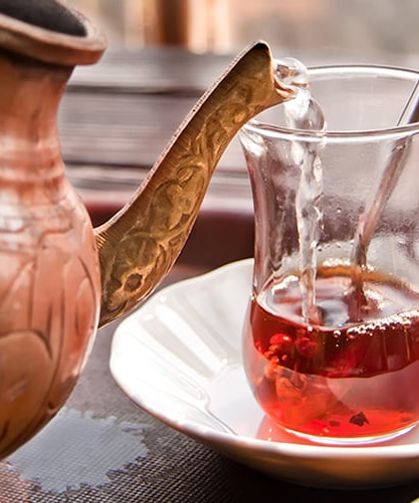 İftardan Sahura Kadar Sürekli Çay İçenler Dikkat: Ağız Kuruluğu, Ağız Kokusu ve Çürük Riski Artabilir