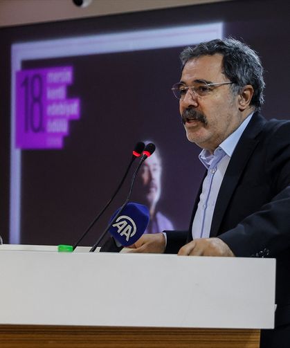 Mersin Kenti Edebiyat Ödülü, şair ve yazar Ahmet Ümit'e verildi