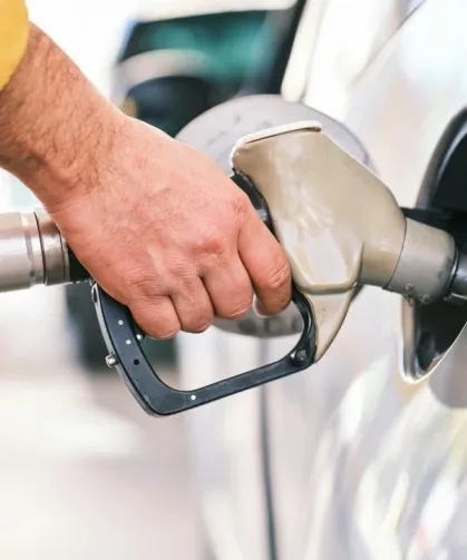 Motorin ve Benzine Çifte Zam! Pompa Fiyatları Bu Gece Güncelleniyor