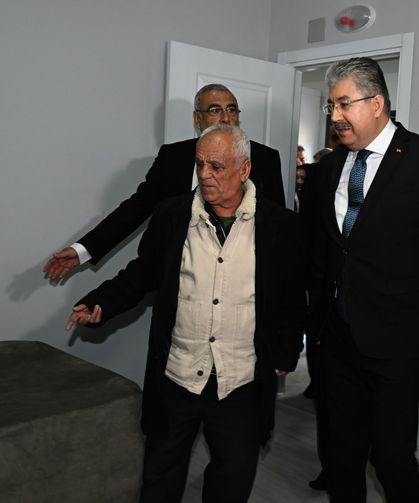 Vali Yılmaz Niyazi Özdemir’in Yeni Evini Teslim Etti