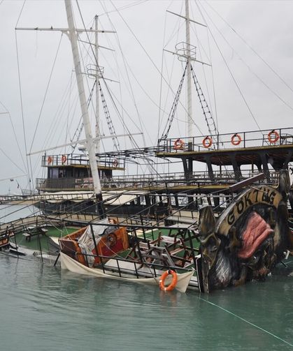 İzmir’de Kuvvetli Rüzgar ve Fırtına Uyarısı Yapıldı