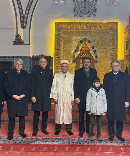 Seydi Gülsoy Van’da Cuma Sonrası Vatandaşlarla Buluştu