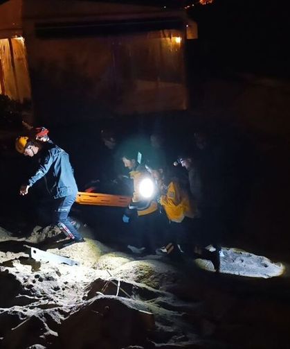 Alanya'da kayalıktan düşerek yaralanan kişi kurtarıldı