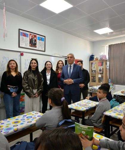 Osmaniye Vakfı’ndan Issızca Okuluna Kitap Desteği