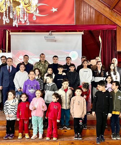 Toprakkale Kaymakamı Çocuklarla İftar Sofrasında