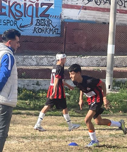 Toprakkalespor U15 Geleceğin Yıldızlarını Yetiştiriyor