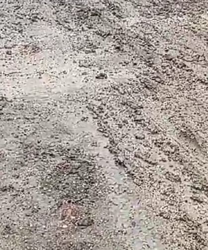 Kadirli’de yollar çamur içinde Mahalleli evine zor giriyor