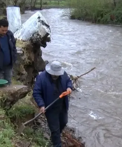 İzmir’de Derede Altın Aradılar: Beklediklerine Değdi