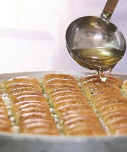 Baklava Şerbeti Sıcak mı Soğuk mu Dökülmeli? İşte Çıtırlığın Sırrı