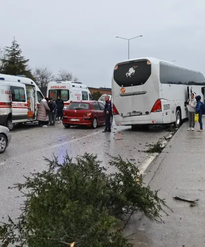 Çorum’da Otobüsle Kamyonet Çarpıştı
