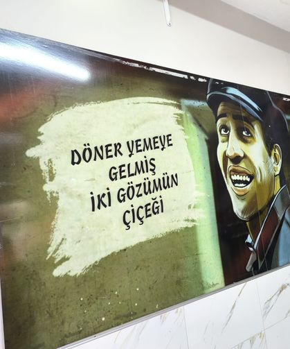 Dönercide Kemal Sunal Repliği Görenleri Gülümsetiyor