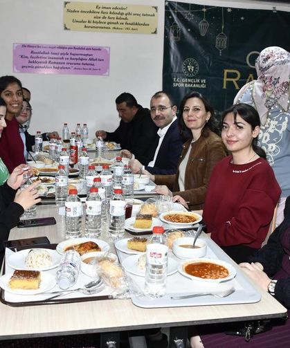 Kaymakam Dolu Öğrencilerle İftar Yaptı