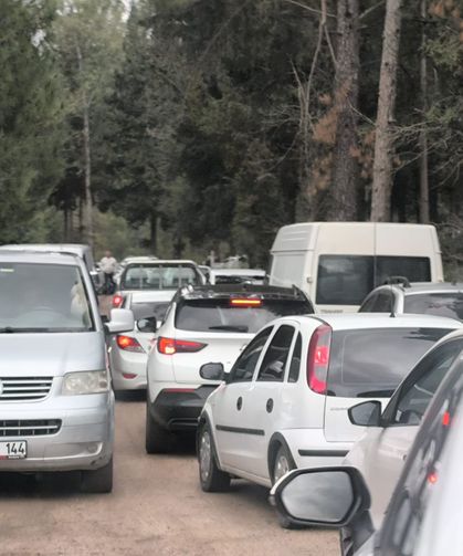 Osmaniye’de Bayramın İlk Günü Mezarlıkta Trafik Yoğunluğu