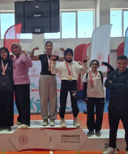 Toprakkale’nin Kızları Bilek Güreşinde Zirvede