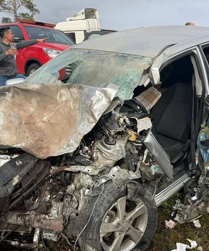 Antalya'da tır ile otomobilin çarpışması sonucu 2 kişi yaralandı