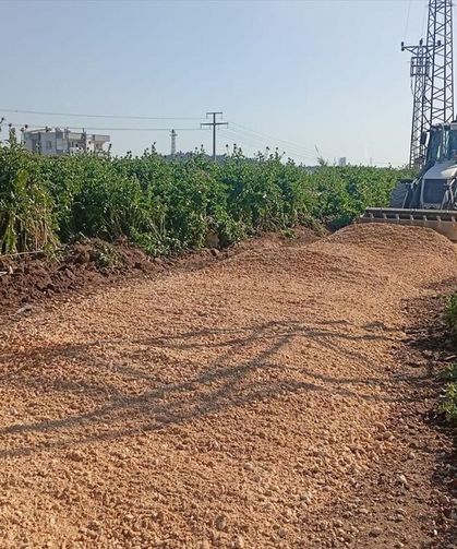 Mersin'in Akdeniz ilçesinde yollar yenileniyor