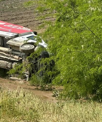 SON DAKİKA! Sumbas’ta Kamyonet Devrildi: 2 Yaralı