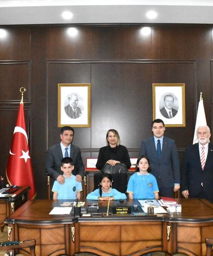 Toprakkale’de 23 Nisan Coşkusu: Öğrenciler Makamda