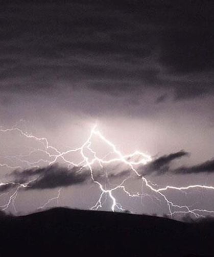 Yıldırım Düşmeleri Ölümlere Neden Oldu