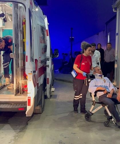 Adana'da traktörle otomobilin çarpıştığı kazada 4 kişi yaralandı