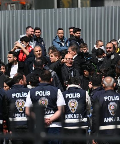 Polis CHP Genel Merkezi’ne Girdi