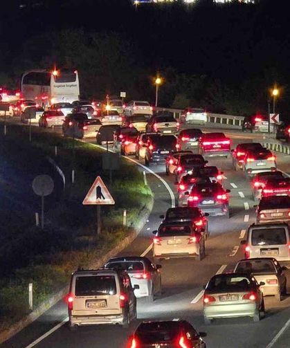 Kemikli Rampalarında Kilometrelerce Kuyruk