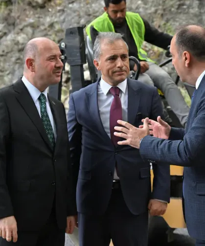 Karaçay Şelalesi Yolu Yenileniyor