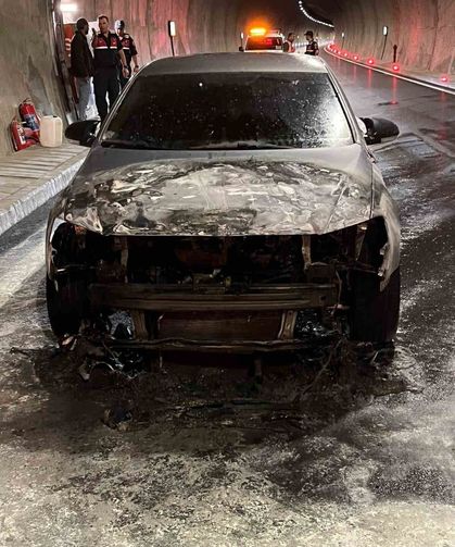 Seyir Halindeki Otomobil Alev Aldı