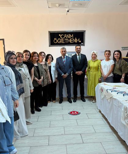 CHP Heyeti Halk Eğitim Sergisini Ziyaret Etti